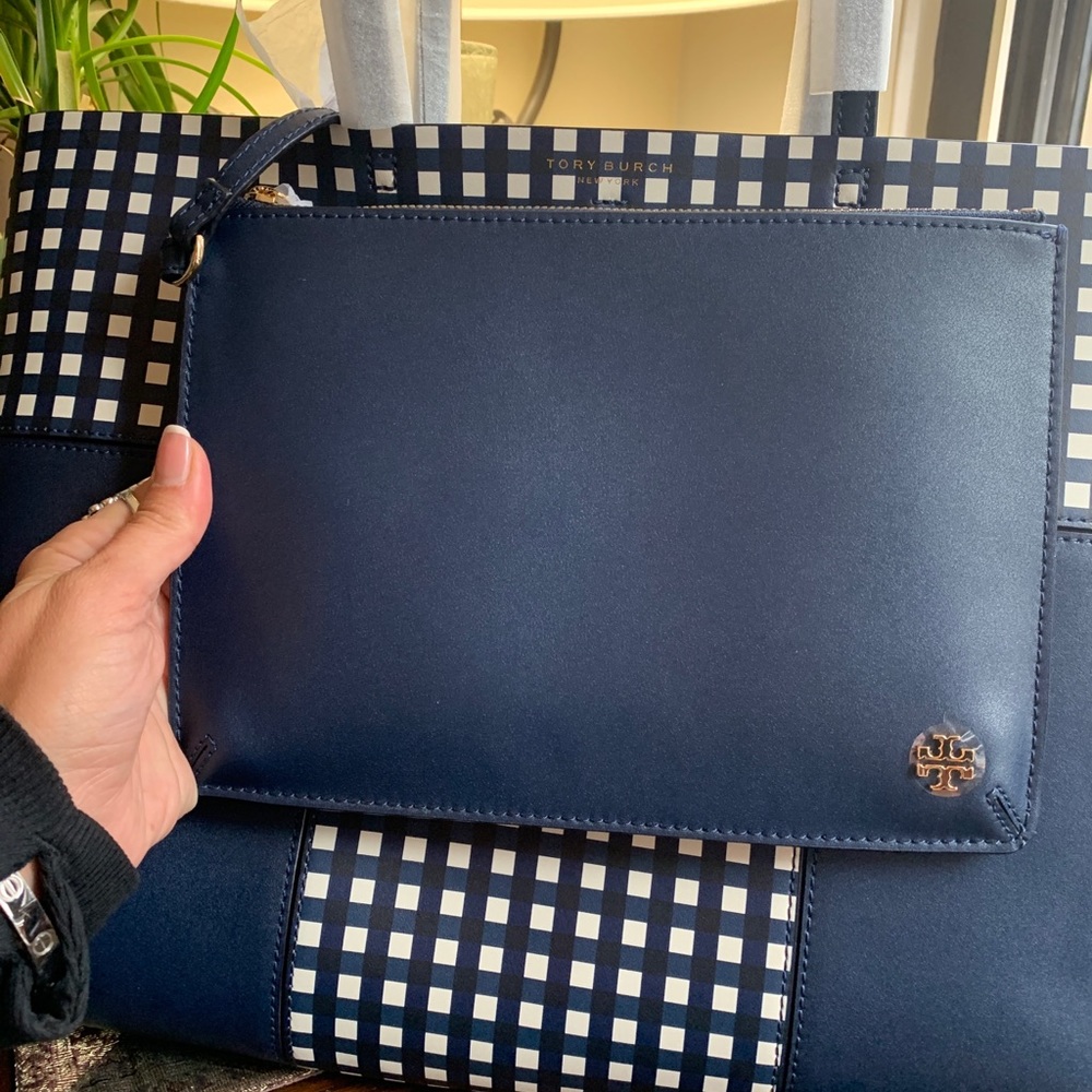 Authentic TORY BURCH T-Block leather Tote/lg zip wristlet - Picture 15 of 16